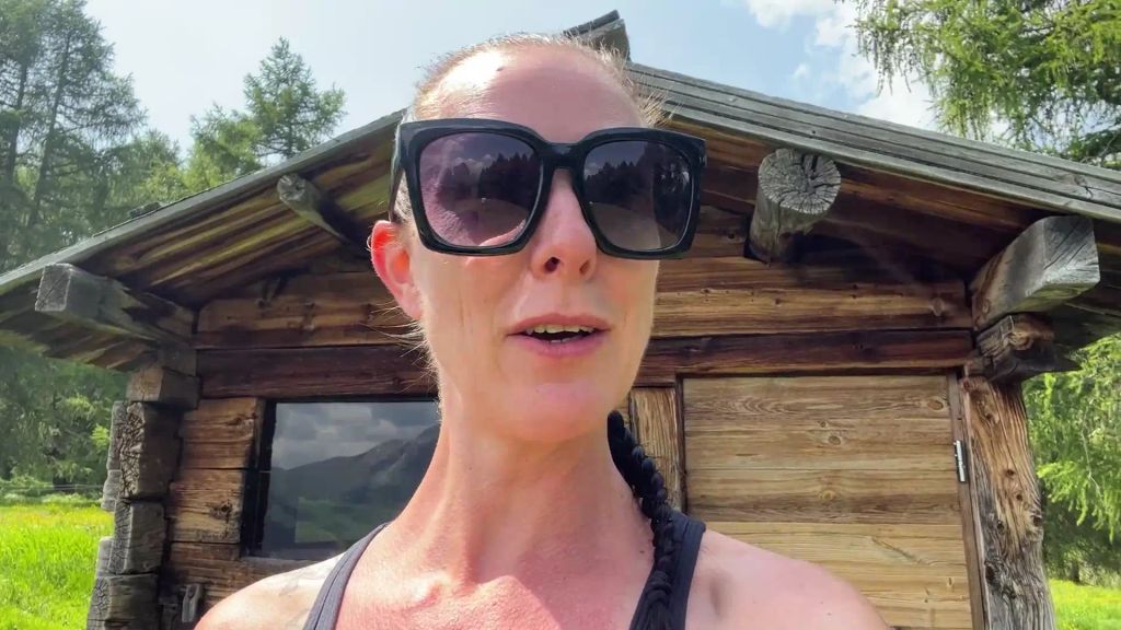 sexy foto nr. 2 von Die Alm ruft. Outdoor-Piss
