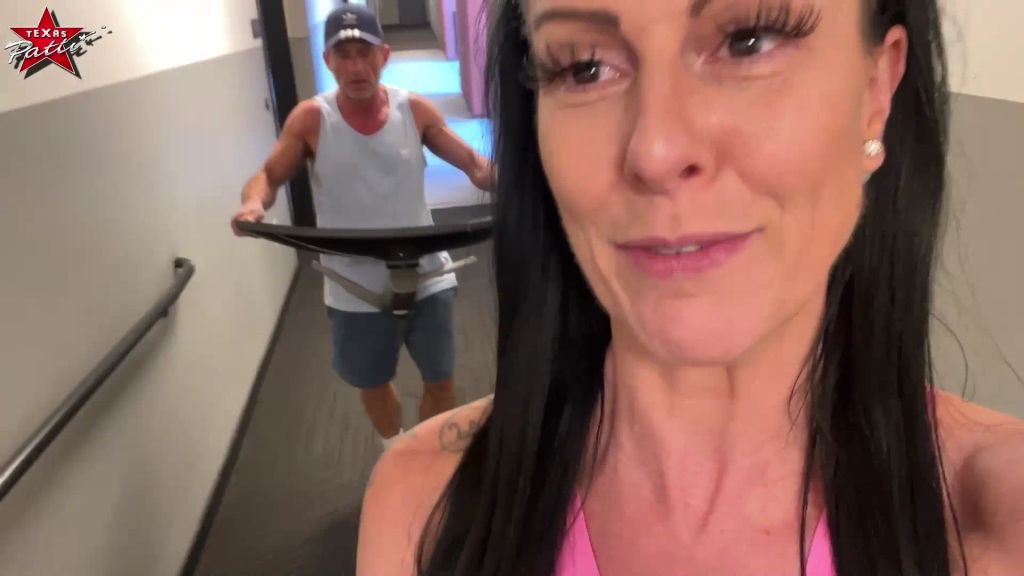 sexy foto nr. 1 von OMG! Lieferant schrottet meinen neuen Monitor