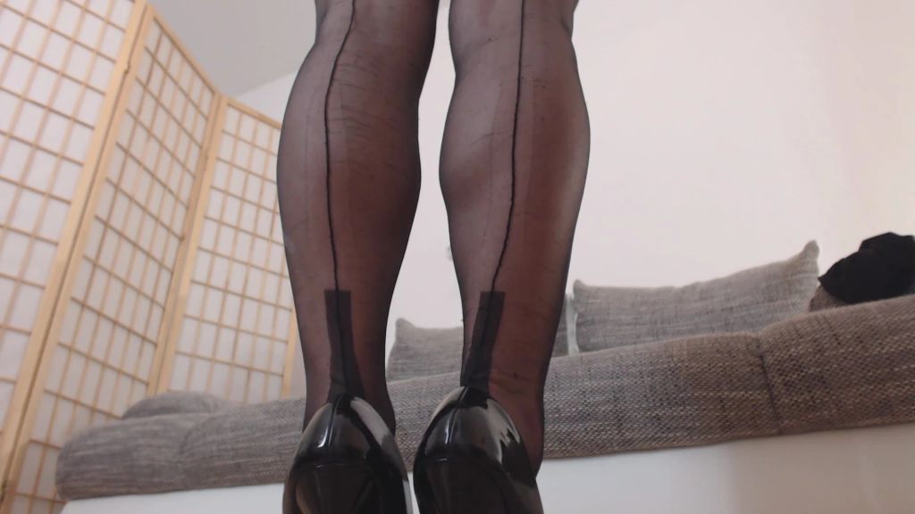 Vorschaubild 7 zum Video „Spritz auf meine Nylons“