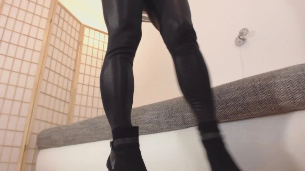 Vorschaubild 1 zum Video „Tragevideo Marken Nylon Söckchen“