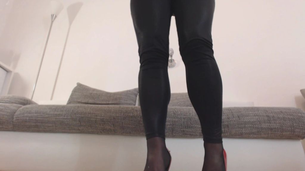 Vorschaubild 9 zum Video „Wichs deinen Schwanz für mich“