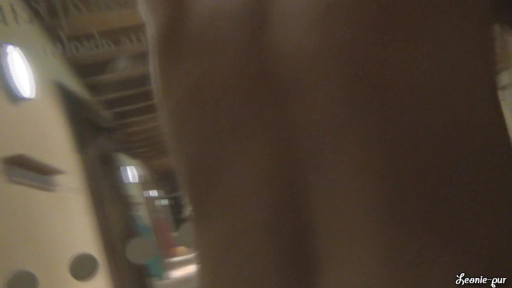 sexy foto nr. 2 von PUBLIC FICK! Versauter Spaß im Saunabereich!