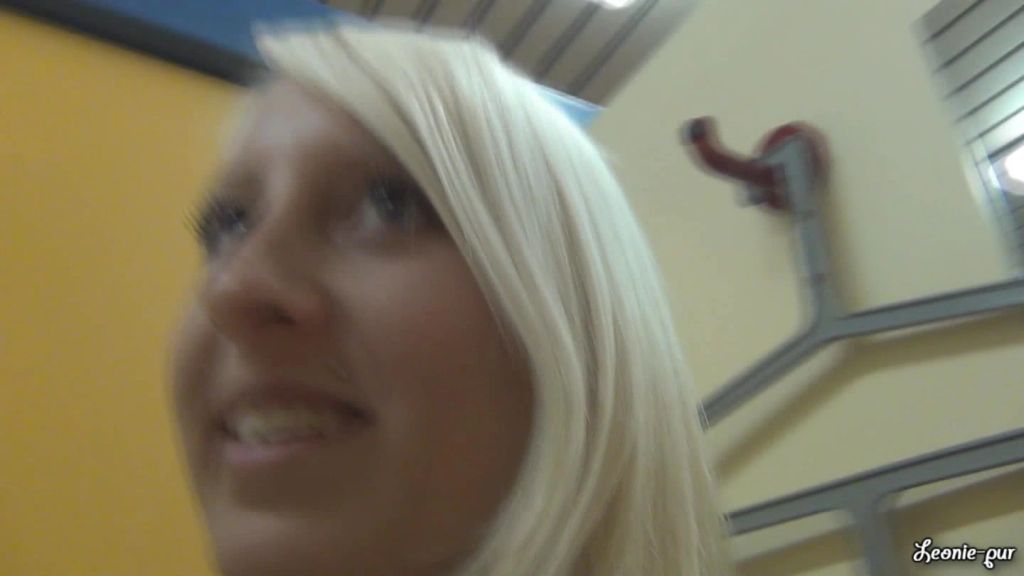 sexy foto nr. 2 von PUBLIC! Fremdsperma in meine Fotze gespritzt!