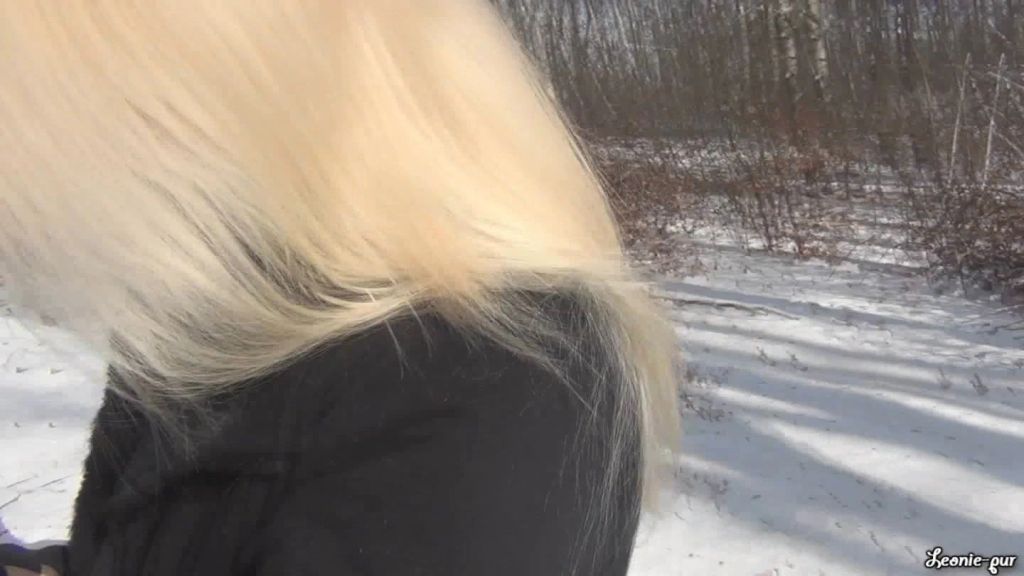 sexy foto nr. 3 von Outdoor-Fick!! Heiße Muschi AO im Schnee geknallt!