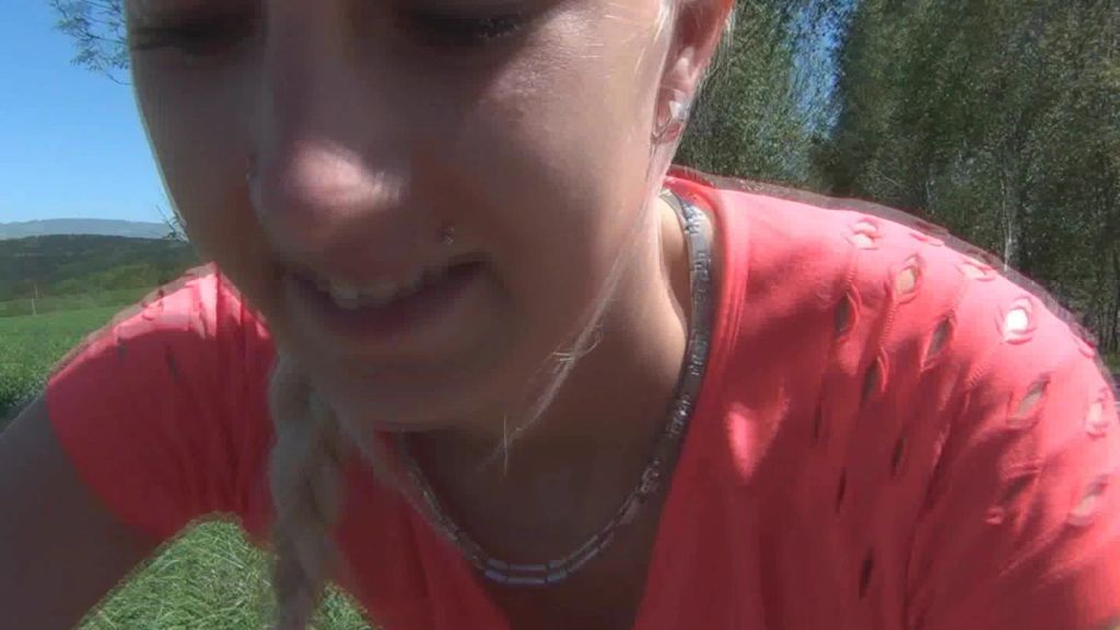 sexy foto nr. 2 von Schwanzgeiles Luder! Riskanter Outdoor-Blowjob!