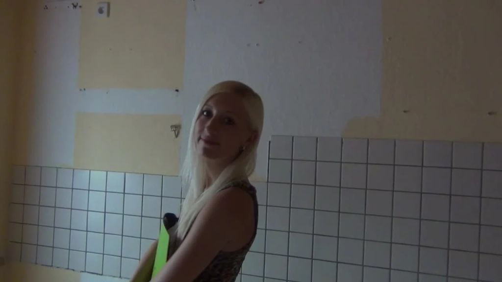 sexy foto nr. 1 von PRAKTIKANTIN SCHAMLOS VOLLGESPRITZT!