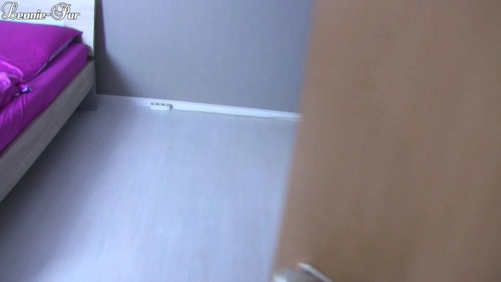 sexy foto nr. 1 von Mum's Babysitter zum Ficken verführt! AO