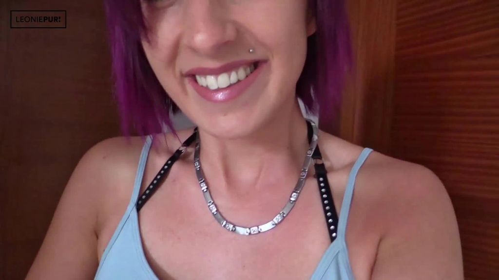 sexy foto nr. 1 von Völlig notgeil! Vom Besuch aus dem Haus gezwungen!