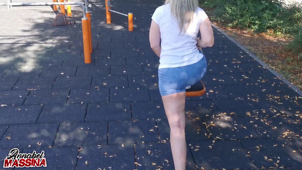 sexy foto nr. 1 von Arsch fixierter Fuckboy zerreißt meine Leggings vor lauter F