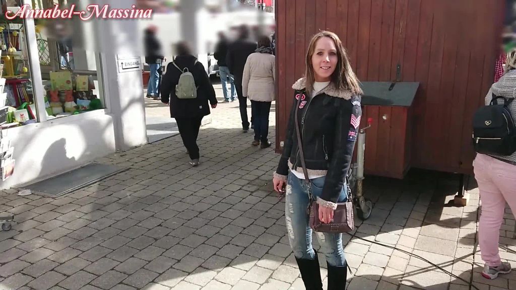sexy foto nr. 1 von Mitten auf dem Ostermarkt gefickt, Public