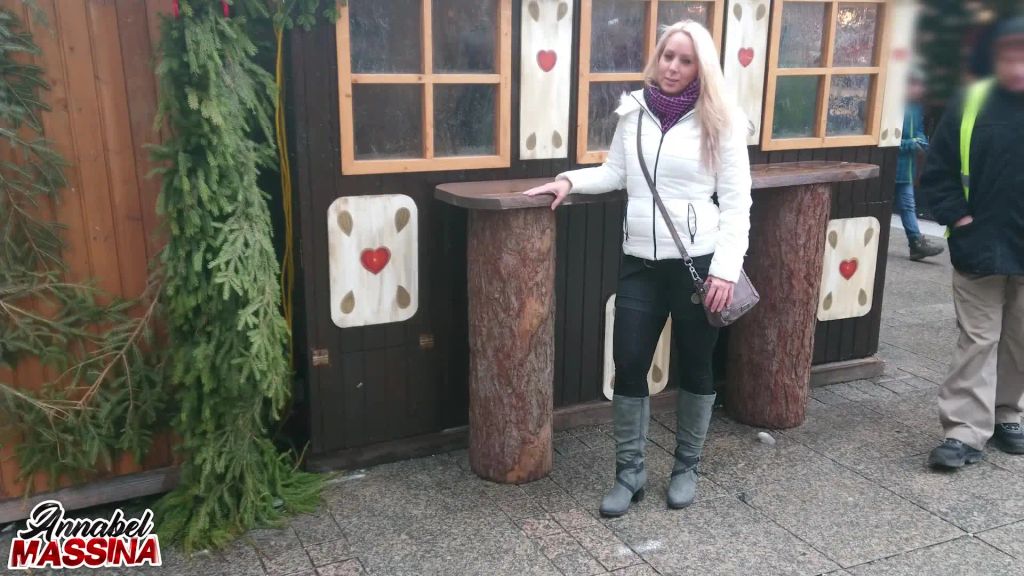 sexy foto nr. 1 von Public-Fick Mitten auf dem Weihnachtsmarkt