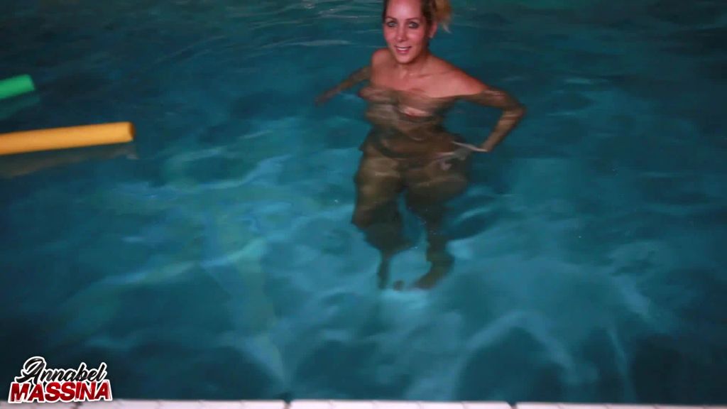 sexy foto nr. 1 von Mitten im Wasser der Traum aller Männer