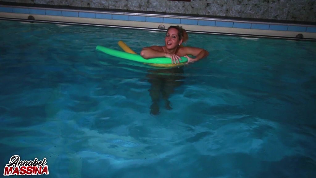 sexy foto nr. 4 von Mitten im Wasser der Traum aller Männer