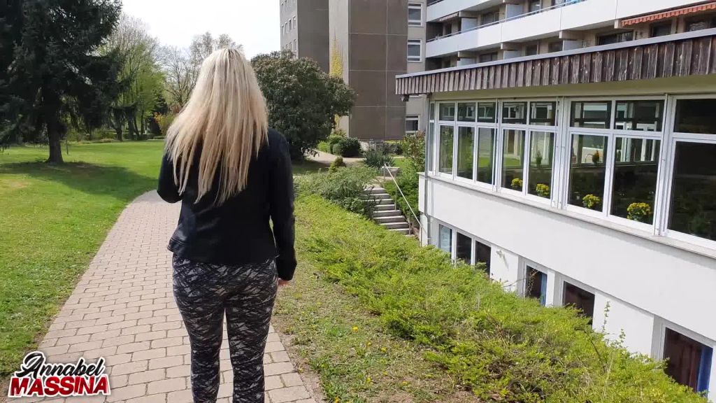 sexy foto nr. 2 von Mein erster Fick Besuch bei einem Fan mit XXL Gesichtsbesamu