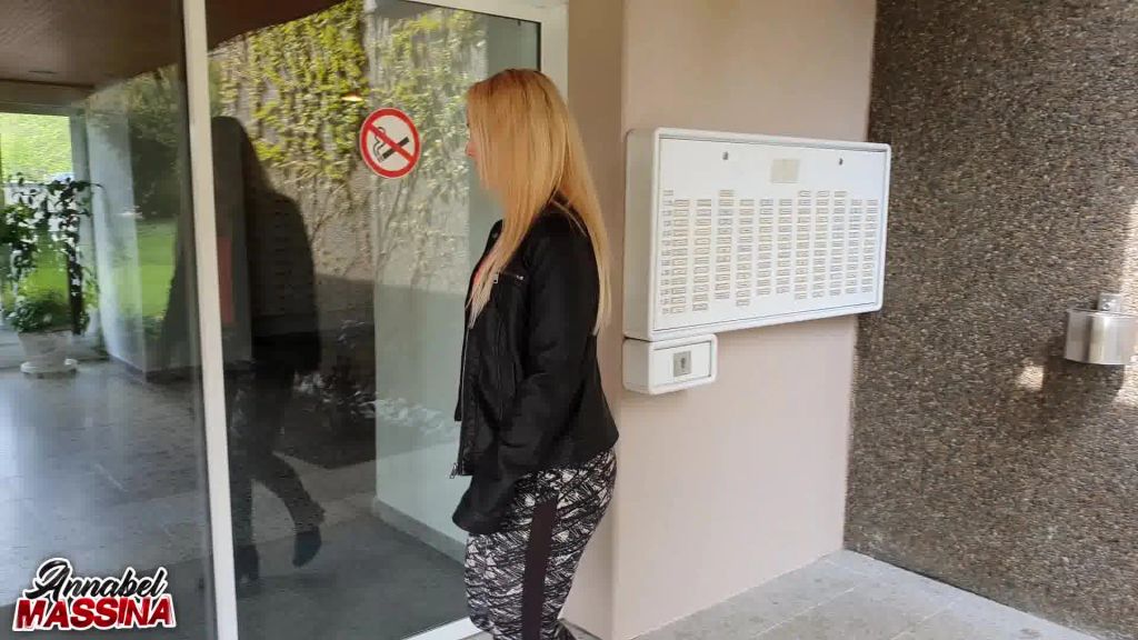 sexy foto nr. 4 von Mein erster Fick Besuch bei einem Fan mit XXL Gesichtsbesamu