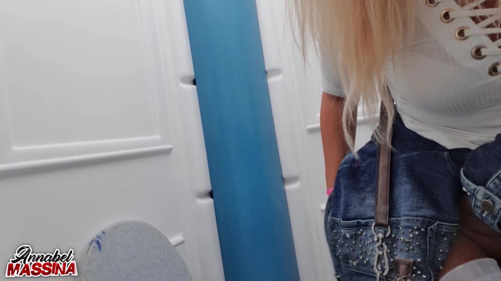 sexy foto nr. 3 von 2x Orgasmus - Das erste mal aufm Dixie Klo