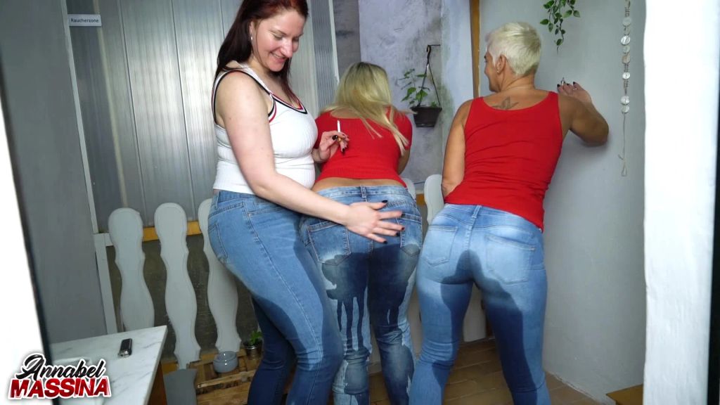 sexy foto nr. 8 von XXL Jeanspiss während der Mittagspause