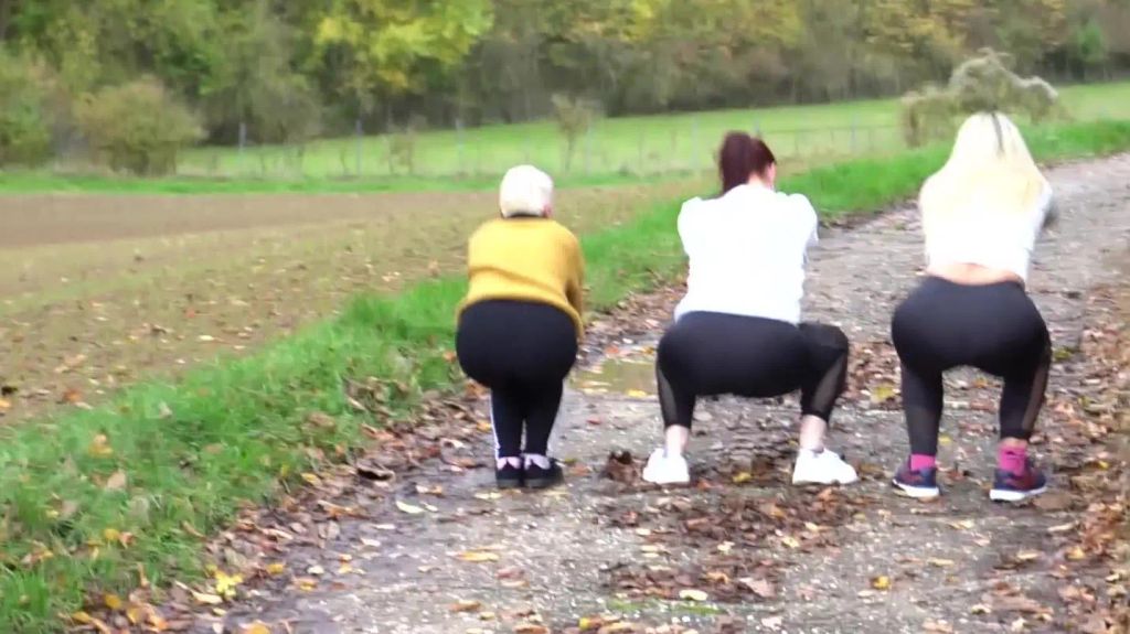 Voyeur und 3 geile Fickspalten