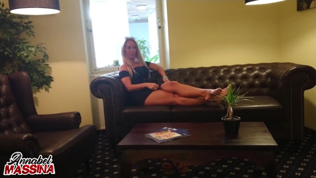 sexy foto nr. 1 von Fremdfick mitten im Hoteltreppenhaus