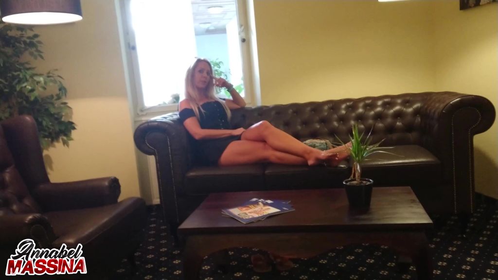 sexy foto nr. 2 von Fremdfick mitten im Hoteltreppenhaus