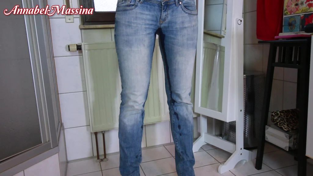 sexy foto nr. 4 von XL Jeanspiss mit Heels Piss Getränk, uncut