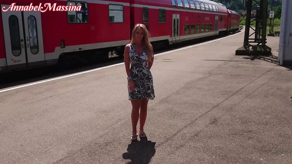 sexy foto nr. 1 von Mitten im dreckigsten Bahnhofsklo gefickt!