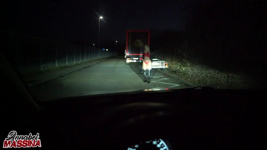 sexy foto nr. 1 von Fickwilliges Trucker Babe lässt jeden drüber