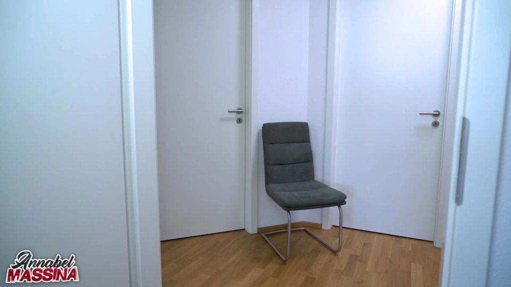 sexy foto nr. 1 von Fickgeile perverse Maklerin holt sich was sie braucht