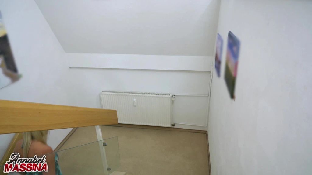 sexy foto nr. 1 von Kunden Ficksaft läuft der Maklerin aus der Fotze