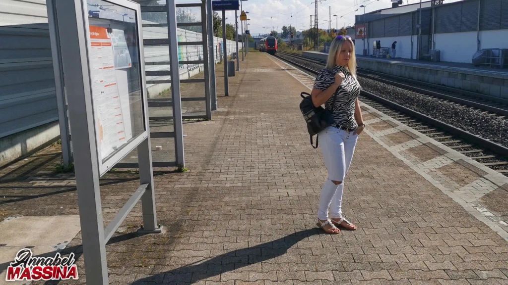 sexy foto nr. 1 von Fickgeile Bahnhofsschlampe von Gleis 2