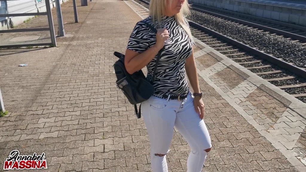 sexy foto nr. 2 von Fickgeile Bahnhofsschlampe von Gleis 2