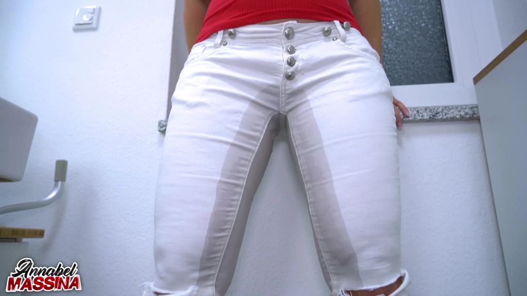 sexy foto nr. 9 von XL Jeanspiss, Pisse trinken, von oben bis unten voller Pisse
