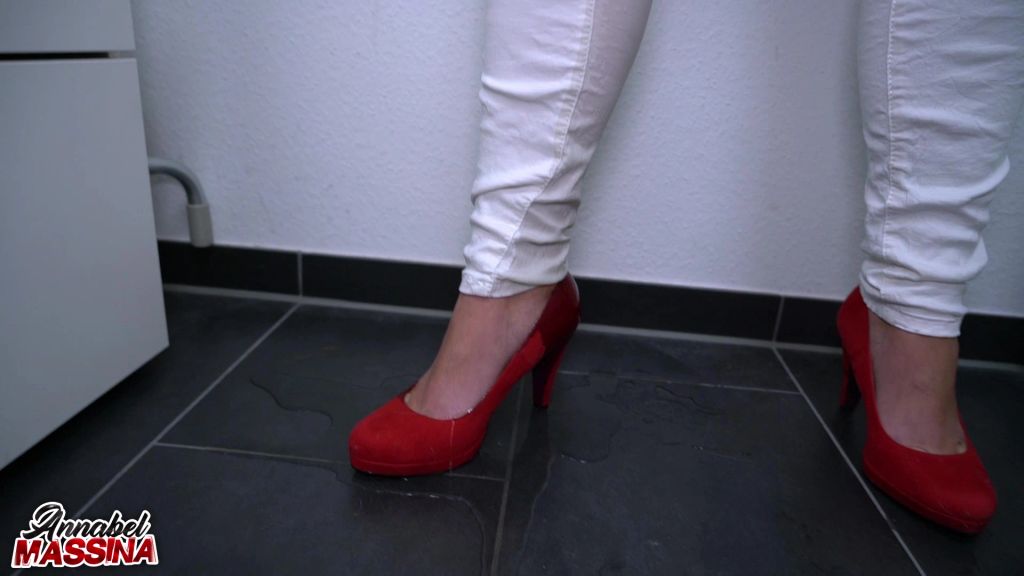 sexy foto nr. 10 von XL Jeanspiss, Pisse trinken, von oben bis unten voller Pisse