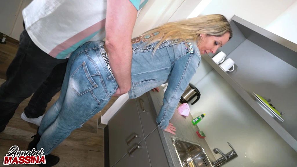 sexy foto nr. 4 von Kantinen-Fick während des Meetings, XXL Creampie