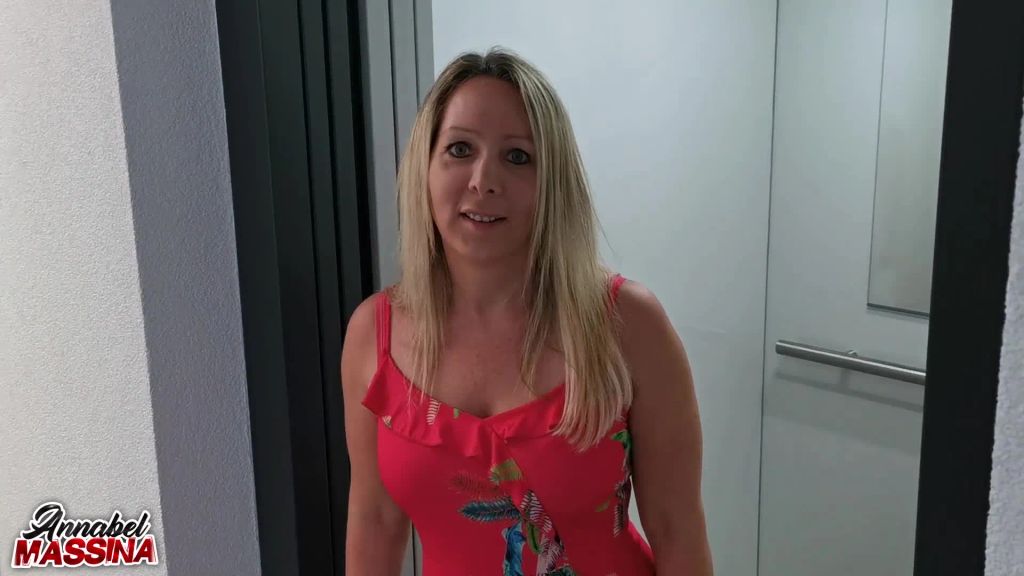 sexy foto nr. 2 von Azubi am Aufzug klargemacht dann abgefickt