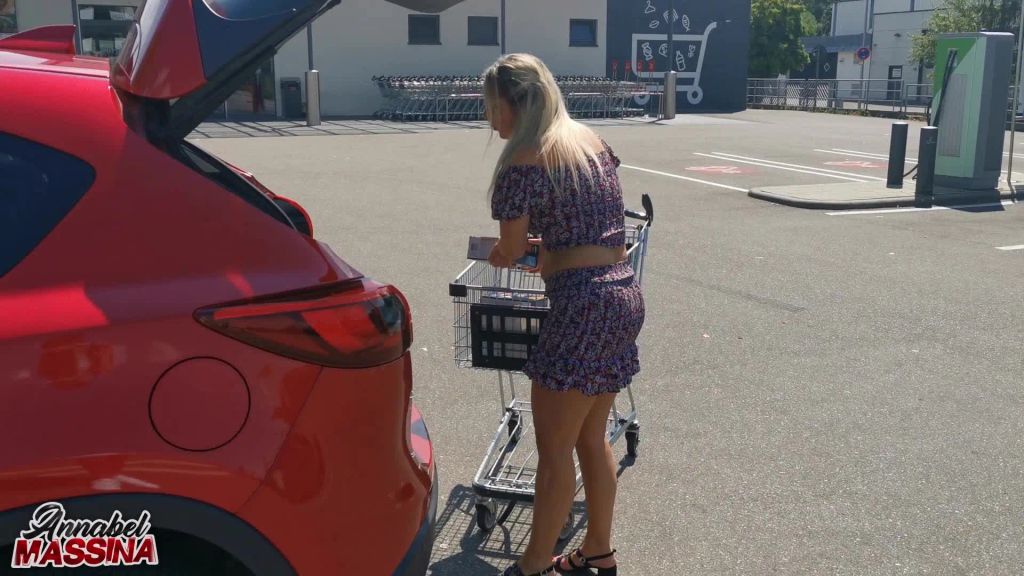 sexy foto nr. 1 von Verfickter Schlampen Trick vor dem Supermarkt
