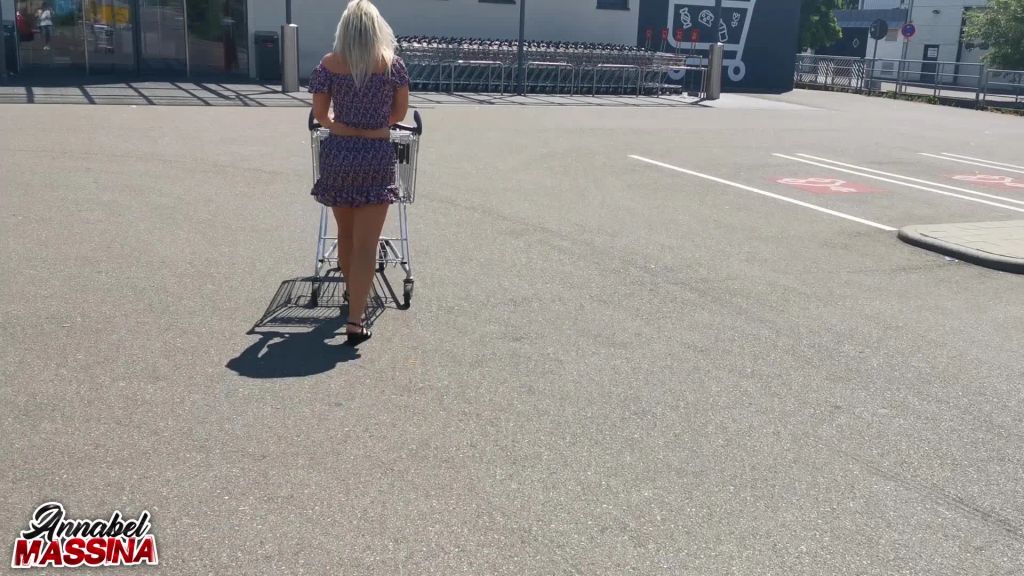 sexy foto nr. 2 von Verfickter Schlampen Trick vor dem Supermarkt
