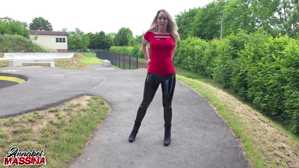 sexy foto nr. 1 von Typen auf Straße klargemacht, Cumshot auf Latex Arsch