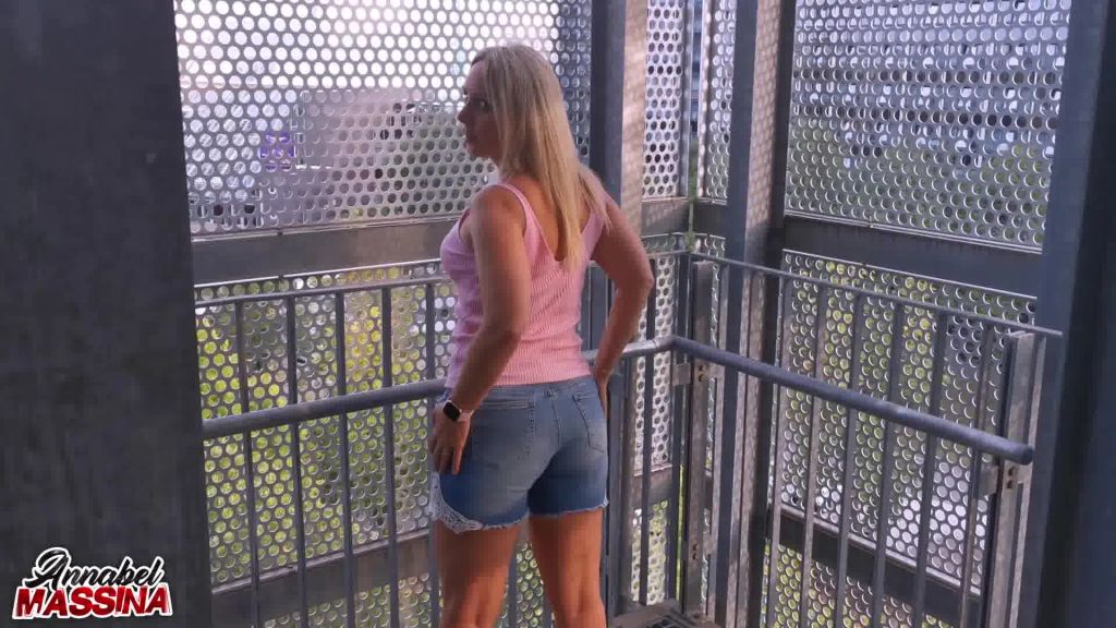 sexy foto nr. 3 von Fickgeile Baustellen Schlampe bumst Maurer durch