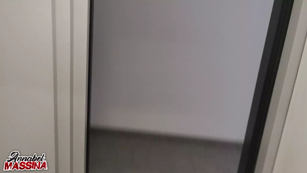 sexy foto nr. 1 von Azubi fickt mich hinter Chefins Türen