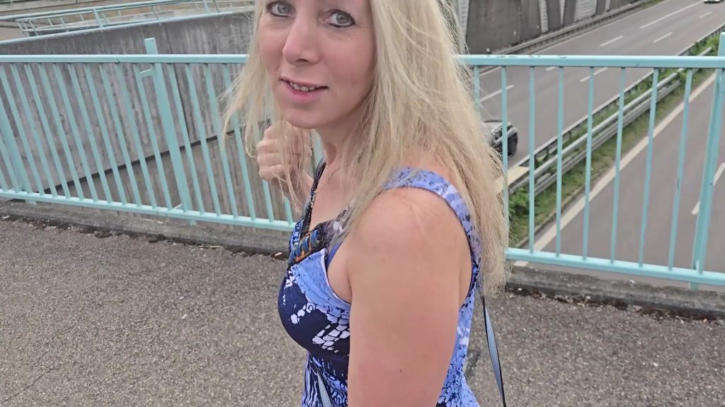 sexy foto nr. 3 von Auslaufende Milf Schlampe geht auf Fickfang mit Sperma Spiel