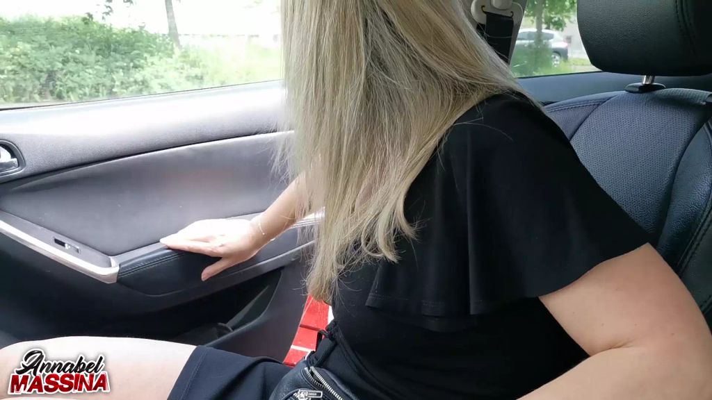 sexy foto nr. 4 von Ferngesteuerte Fotzen Orgasmuskontrolle mitten in der Stadt.