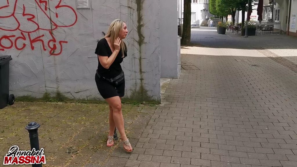 sexy foto nr. 7 von Ferngesteuerte Fotzen Orgasmuskontrolle mitten in der Stadt.