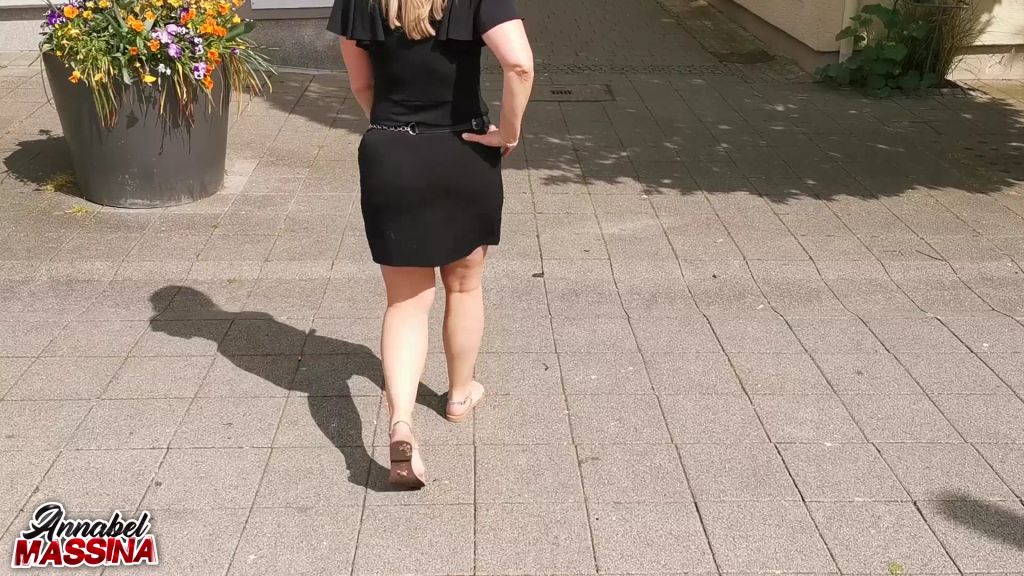 sexy foto nr. 8 von Ferngesteuerte Fotzen Orgasmuskontrolle mitten in der Stadt.