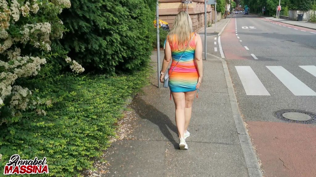 sexy foto nr. 9 von Ferngesteuerte Orgasmuskontrolle durch die Stadt