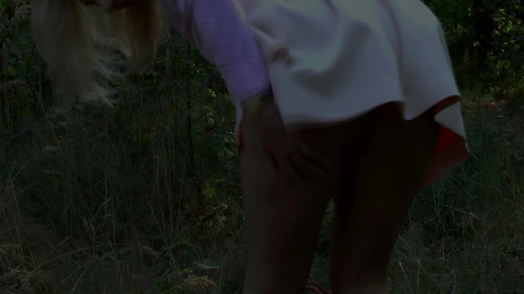 sexy foto nr. 1 von Simi allein im Wald :)