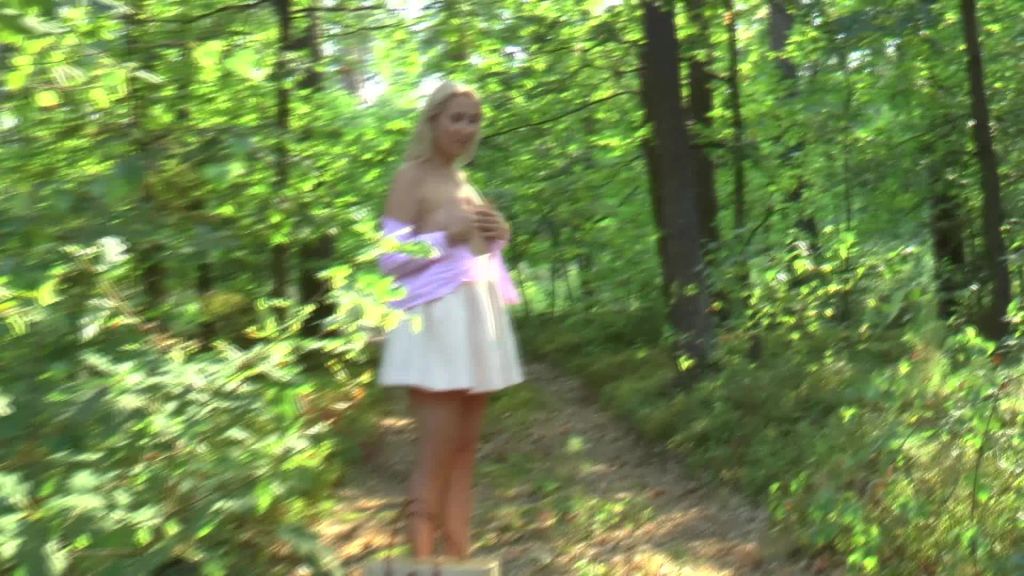 sexy foto nr. 2 von Simi allein im Wald :)