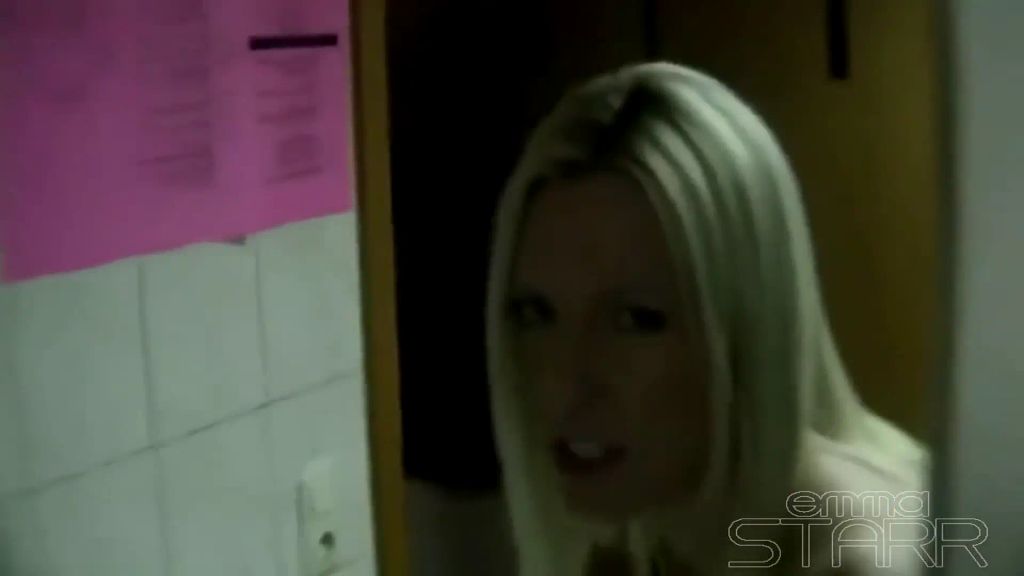 sexy foto nr. 5 von nasty cock sucking games in dirty toilet