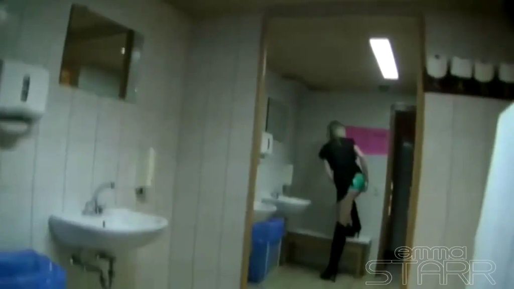 sexy foto nr. 3 von dirty toilet bareback sex