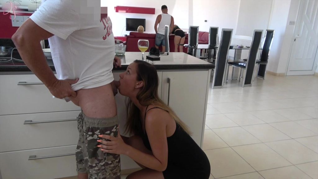 sexy foto nr. 2 von Heimliches Geficke auf der Familienfeier!